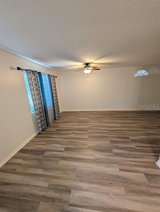For Sale: $163,500 (3 beds, 2 baths, 1384 Square Feet)