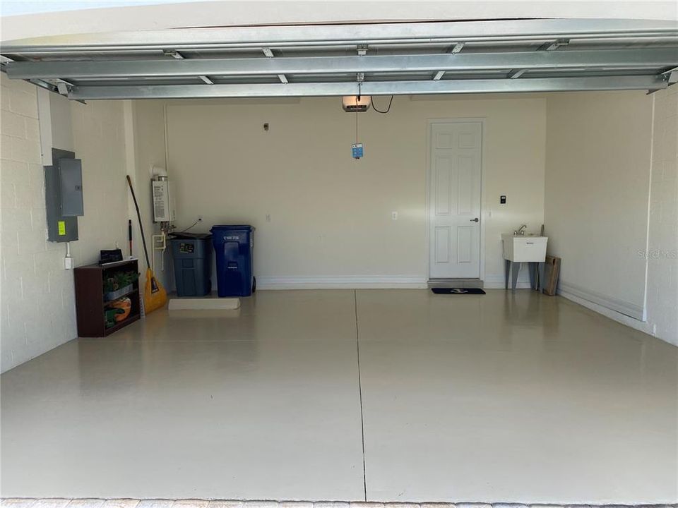 For Rent: $5,500 (3 beds, 3 baths, 2024 Square Feet)