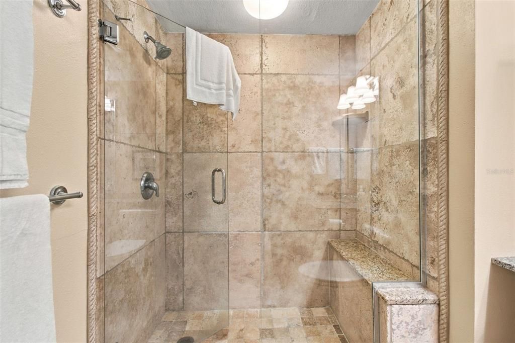 For Sale: $269,000 (1 beds, 1 baths, 825 Square Feet)
