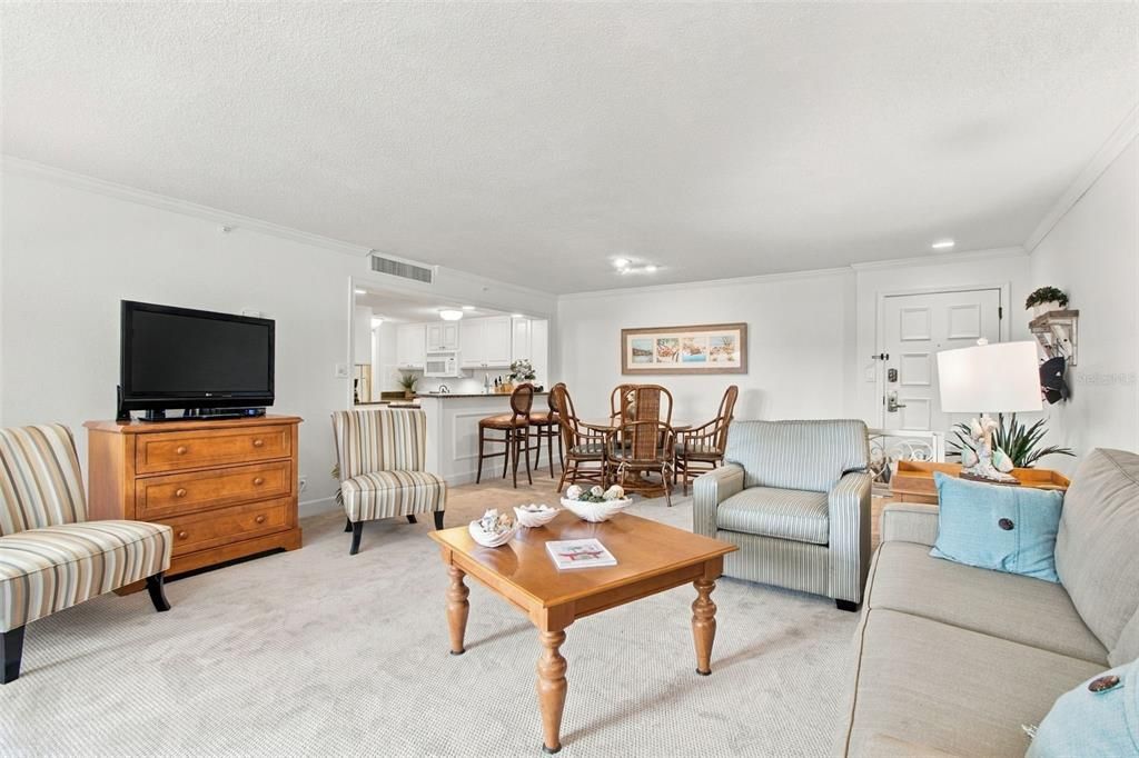 For Sale: $269,000 (1 beds, 1 baths, 825 Square Feet)