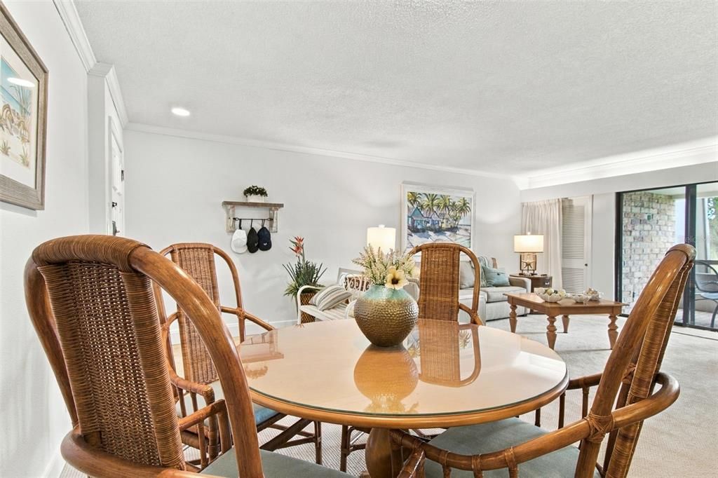 For Sale: $269,000 (1 beds, 1 baths, 825 Square Feet)