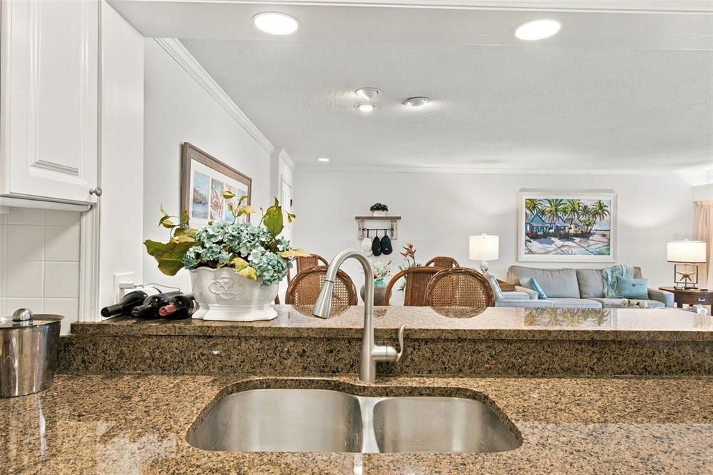 For Sale: $269,000 (1 beds, 1 baths, 825 Square Feet)