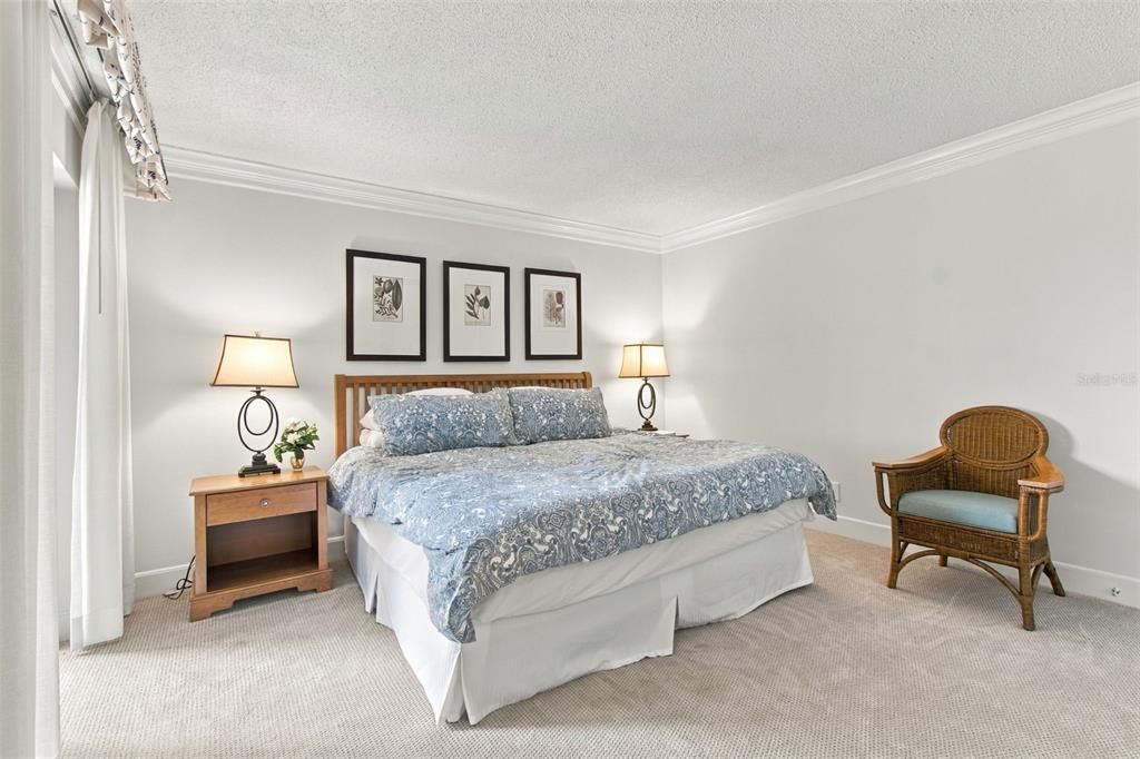 For Sale: $269,000 (1 beds, 1 baths, 825 Square Feet)