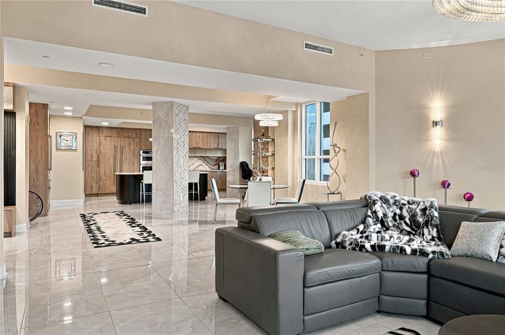 En Venta: $1,395,000 (2 camas, 2 baños, 2636 Pies cuadrados)