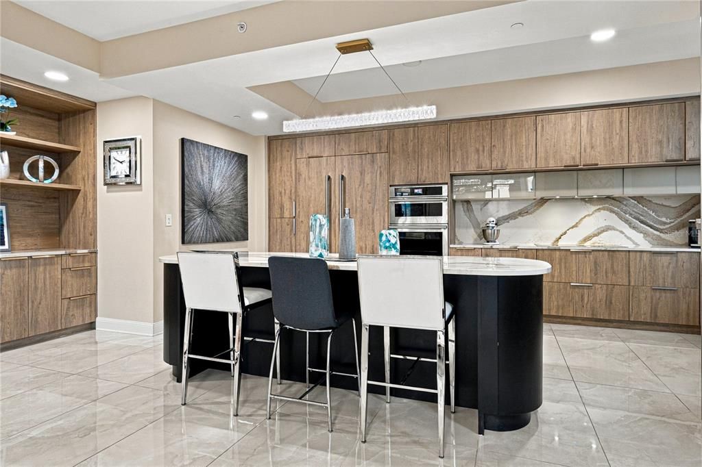 En Venta: $1,395,000 (2 camas, 2 baños, 2636 Pies cuadrados)