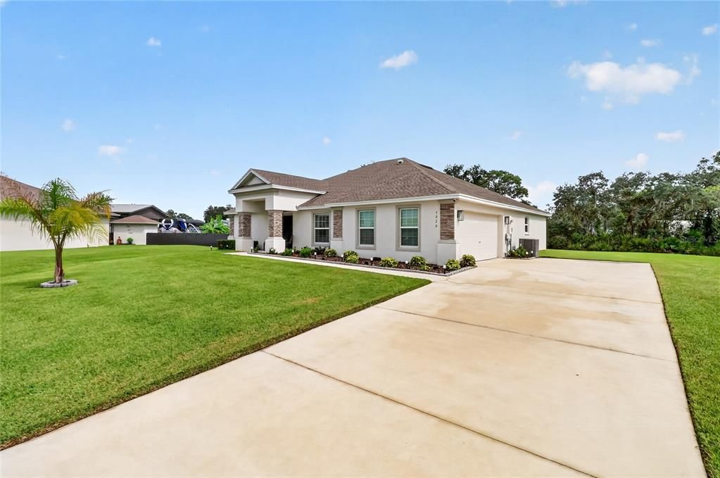 For Sale: $439,900 (4 beds, 2 baths, 2220 Square Feet)