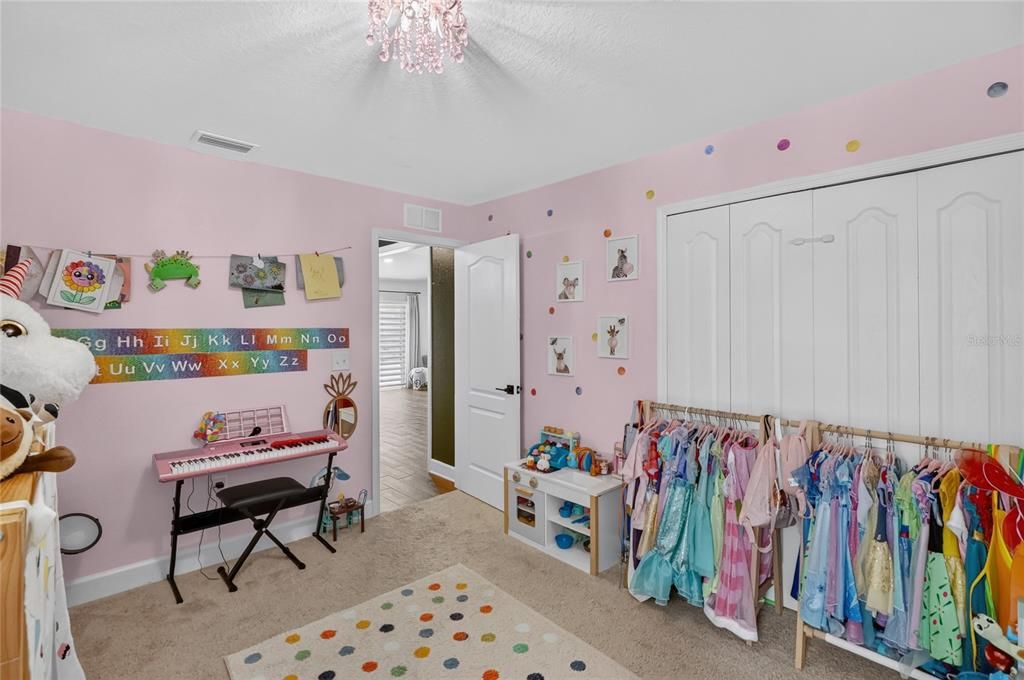 For Sale: $439,900 (4 beds, 2 baths, 2220 Square Feet)