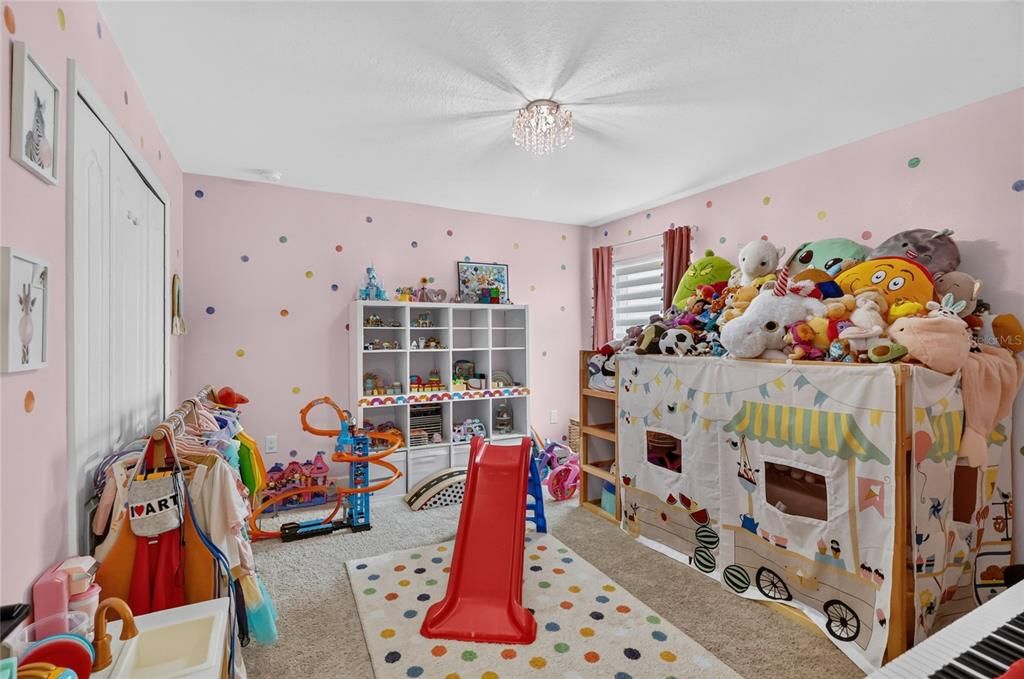 For Sale: $439,900 (4 beds, 2 baths, 2220 Square Feet)