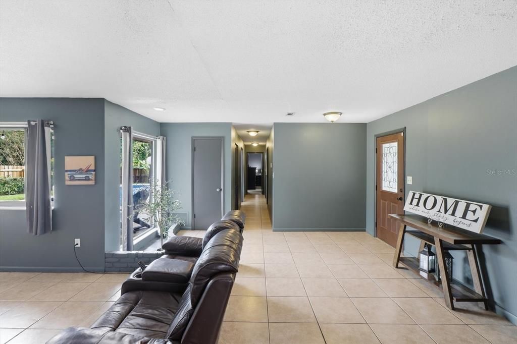 For Sale: $294,900 (3 beds, 2 baths, 1712 Square Feet)
