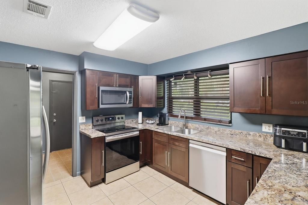 For Sale: $294,900 (3 beds, 2 baths, 1712 Square Feet)