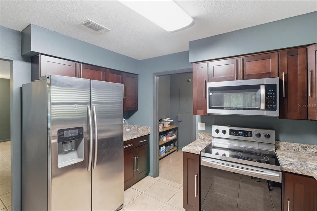 For Sale: $294,900 (3 beds, 2 baths, 1712 Square Feet)