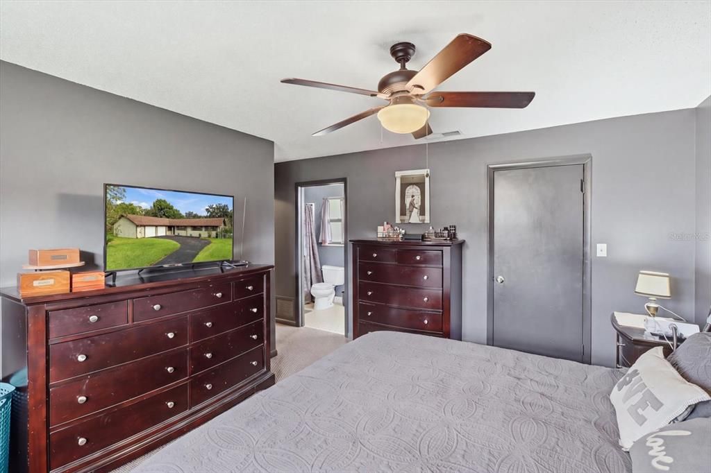 For Sale: $294,900 (3 beds, 2 baths, 1712 Square Feet)