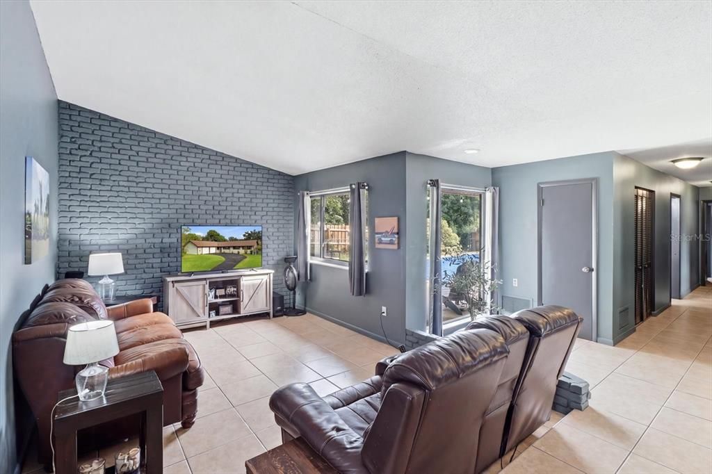 For Sale: $294,900 (3 beds, 2 baths, 1712 Square Feet)