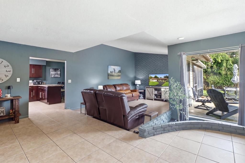 For Sale: $294,900 (3 beds, 2 baths, 1712 Square Feet)
