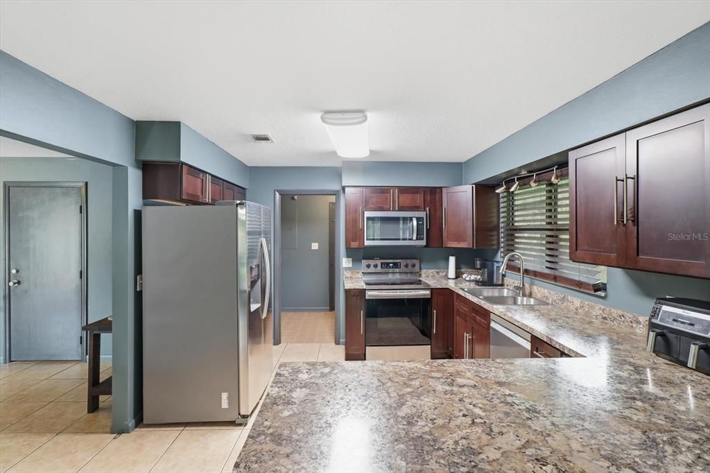 For Sale: $294,900 (3 beds, 2 baths, 1712 Square Feet)