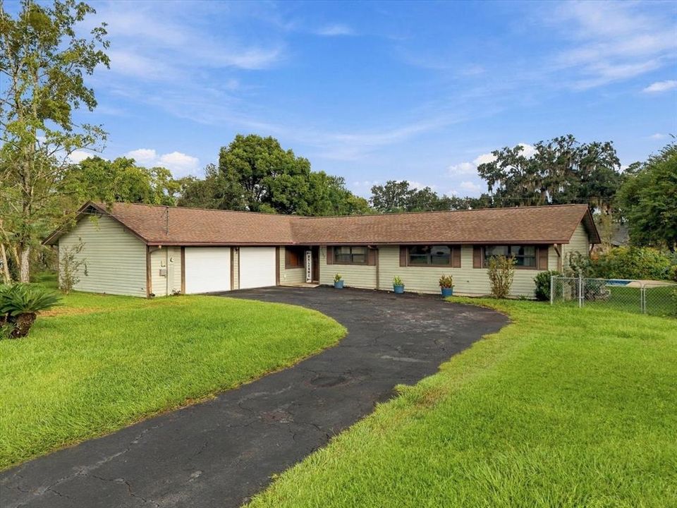 For Sale: $294,900 (3 beds, 2 baths, 1712 Square Feet)