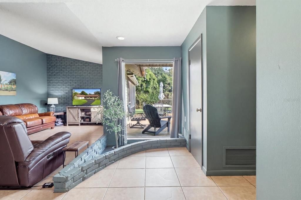 For Sale: $294,900 (3 beds, 2 baths, 1712 Square Feet)