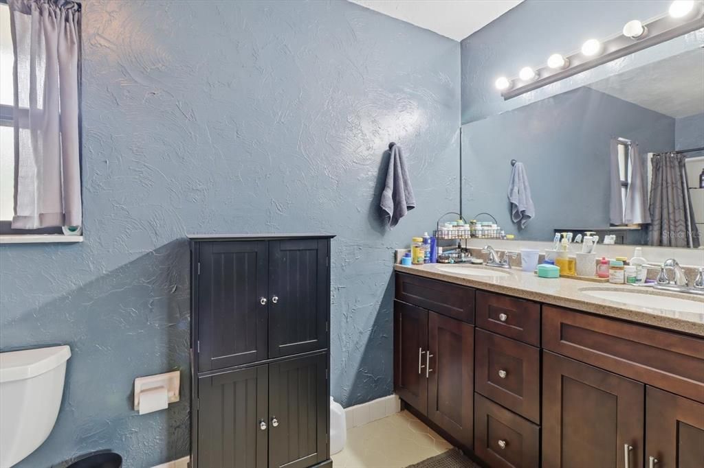 For Sale: $294,900 (3 beds, 2 baths, 1712 Square Feet)