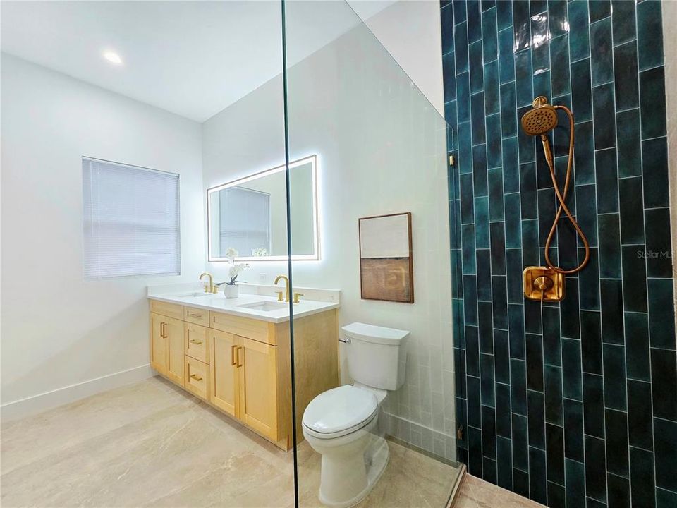 For Sale: $595,000 (3 beds, 2 baths, 1924 Square Feet)