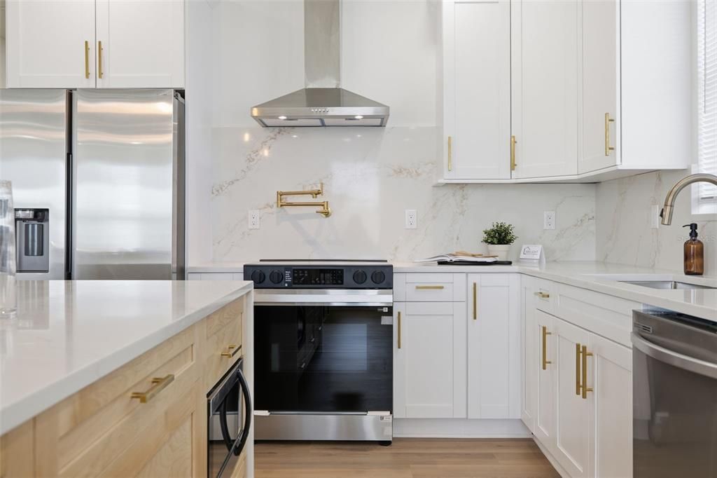 For Sale: $595,000 (3 beds, 2 baths, 1924 Square Feet)