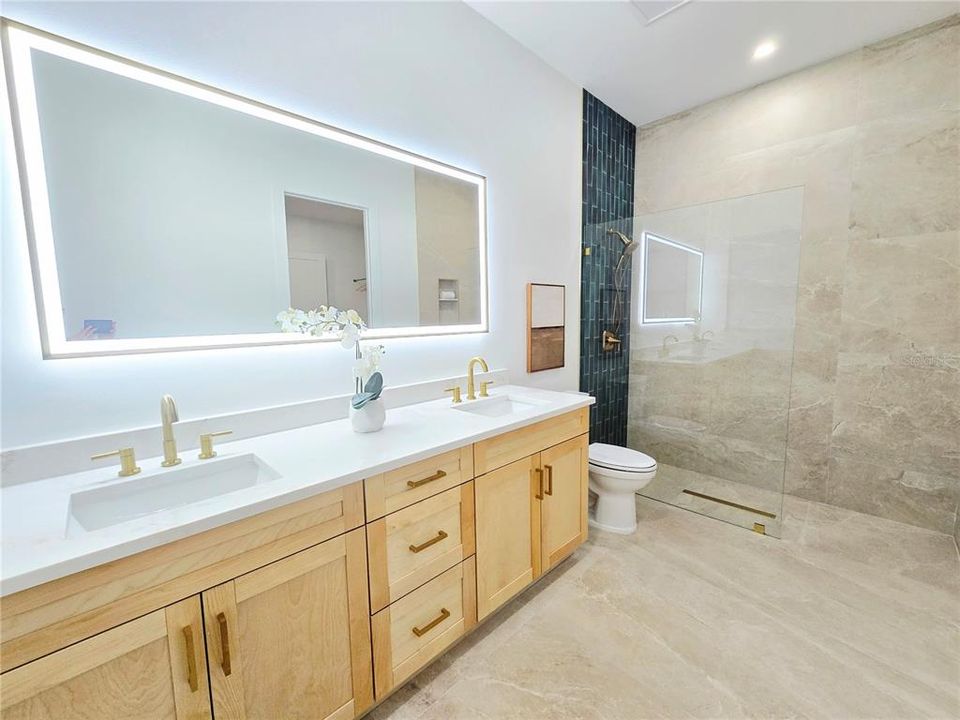For Sale: $595,000 (3 beds, 2 baths, 1924 Square Feet)