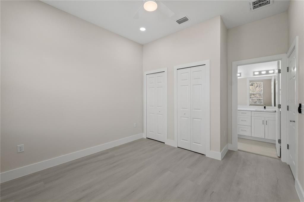 For Rent: $2,400 (3 beds, 2 baths, 1264 Square Feet)