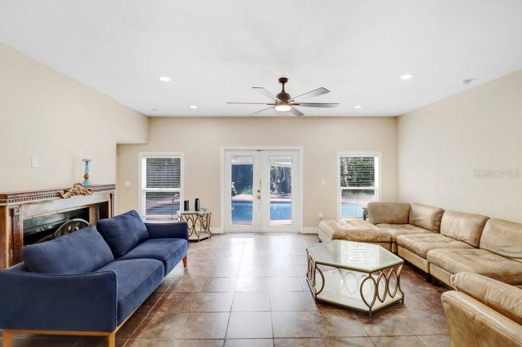 For Sale: $535,000 (4 beds, 3 baths, 2218 Square Feet)