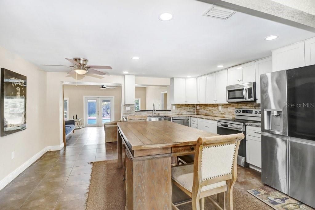 For Sale: $535,000 (4 beds, 3 baths, 2218 Square Feet)