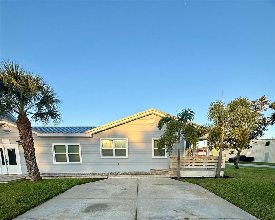 For Sale: $599,000 (4 beds, 3 baths, 1276 Square Feet)