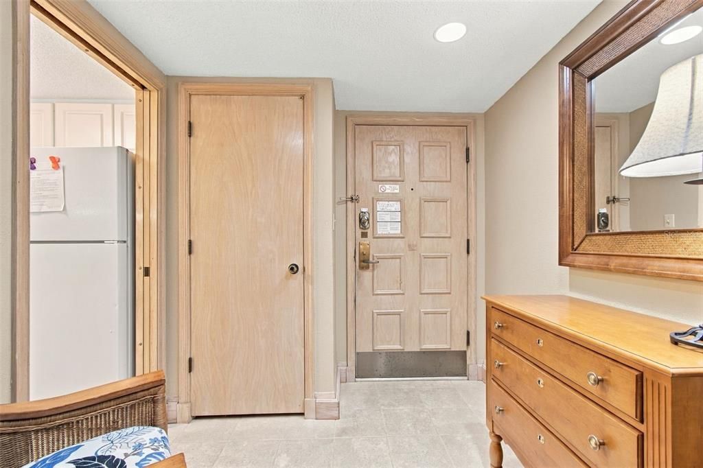 На продажу: $379,900 (2 спален, 2 ванн, 1210 Квадратных фут)