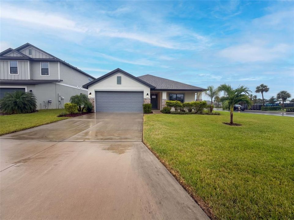 For Sale: $400,000 (3 beds, 2 baths, 1970 Square Feet)