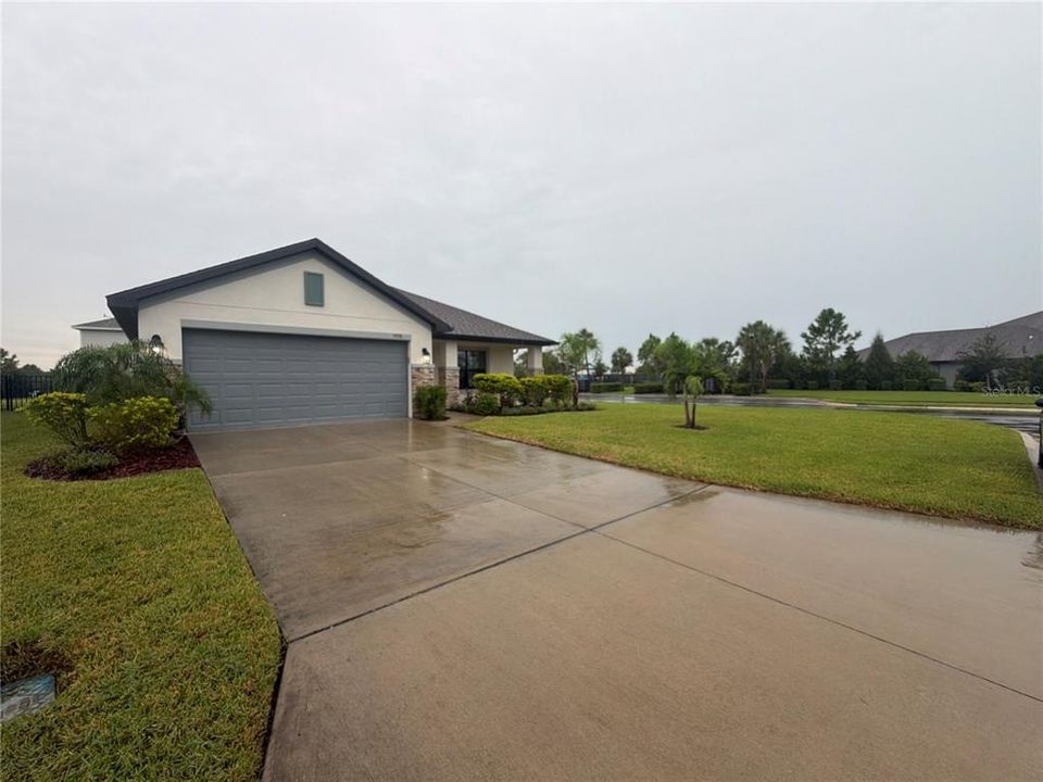 For Sale: $400,000 (3 beds, 2 baths, 1970 Square Feet)