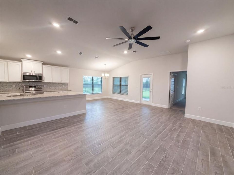 For Sale: $400,000 (3 beds, 2 baths, 1970 Square Feet)