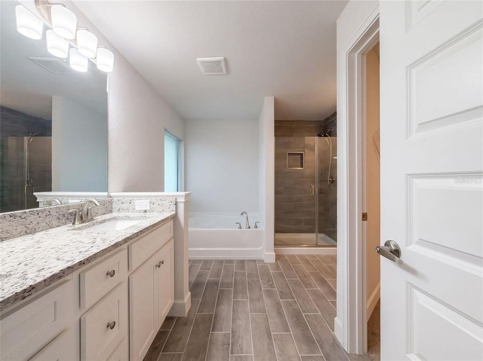 For Sale: $400,000 (3 beds, 2 baths, 1970 Square Feet)