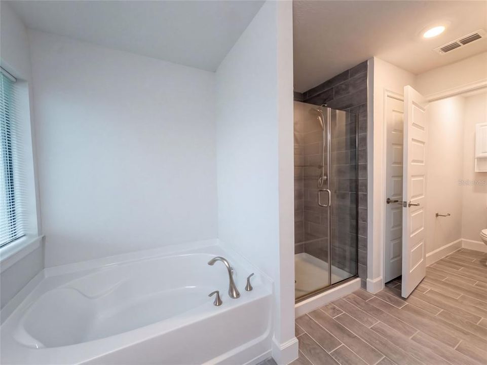 For Sale: $400,000 (3 beds, 2 baths, 1970 Square Feet)