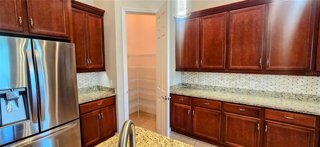 В аренду: $2,500 (3 спален, 3 ванн, 2761 Квадратных фут)