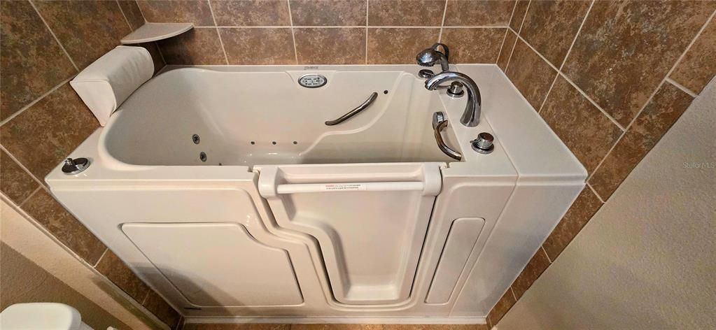 В аренду: $2,500 (3 спален, 3 ванн, 2761 Квадратных фут)