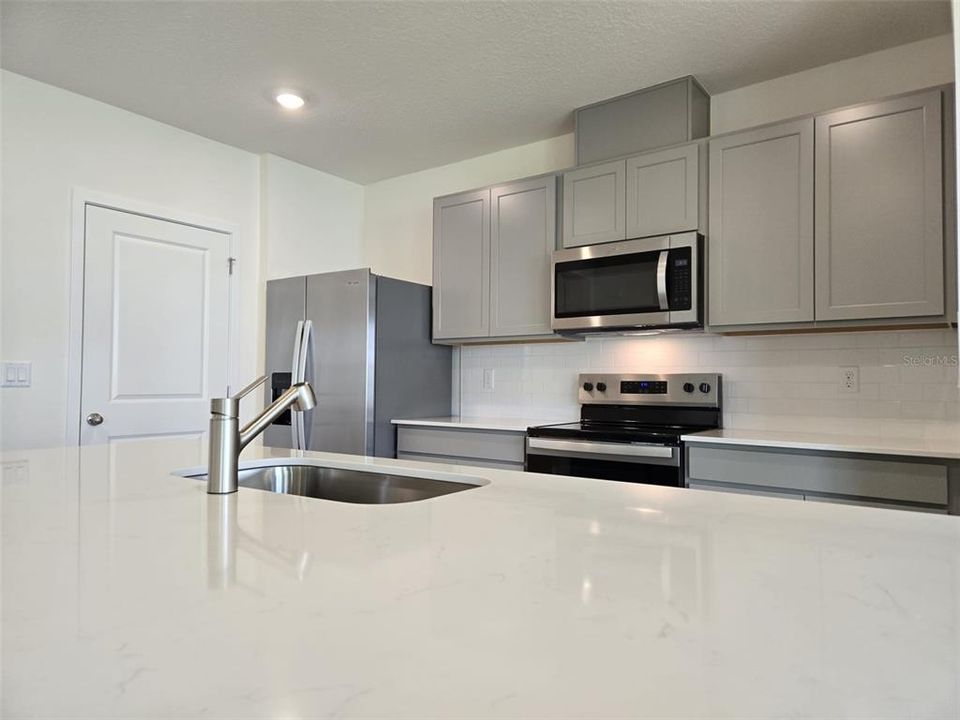 For Rent: $2,500 (3 beds, 2 baths, 1672 Square Feet)