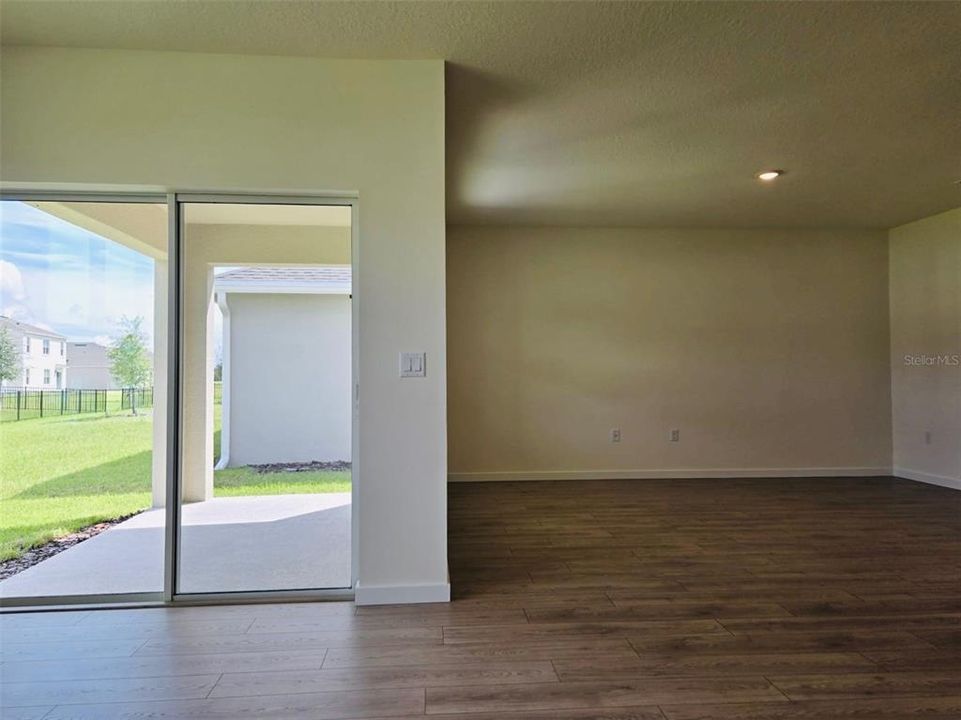 For Rent: $2,500 (3 beds, 2 baths, 1672 Square Feet)
