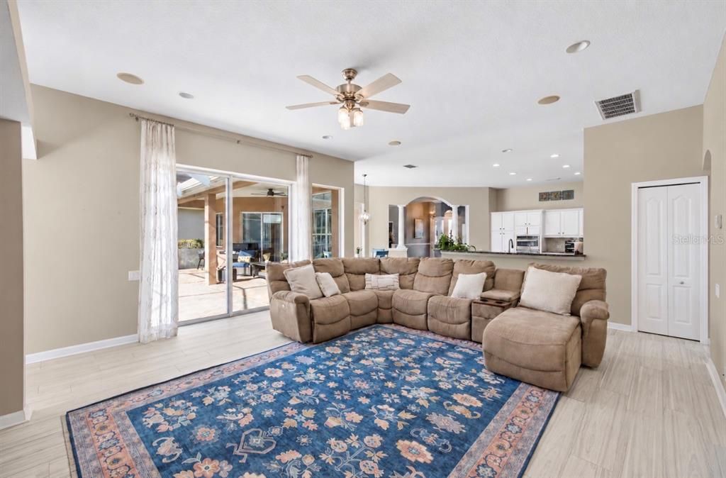 For Sale: $689,900 (4 beds, 3 baths, 2884 Square Feet)