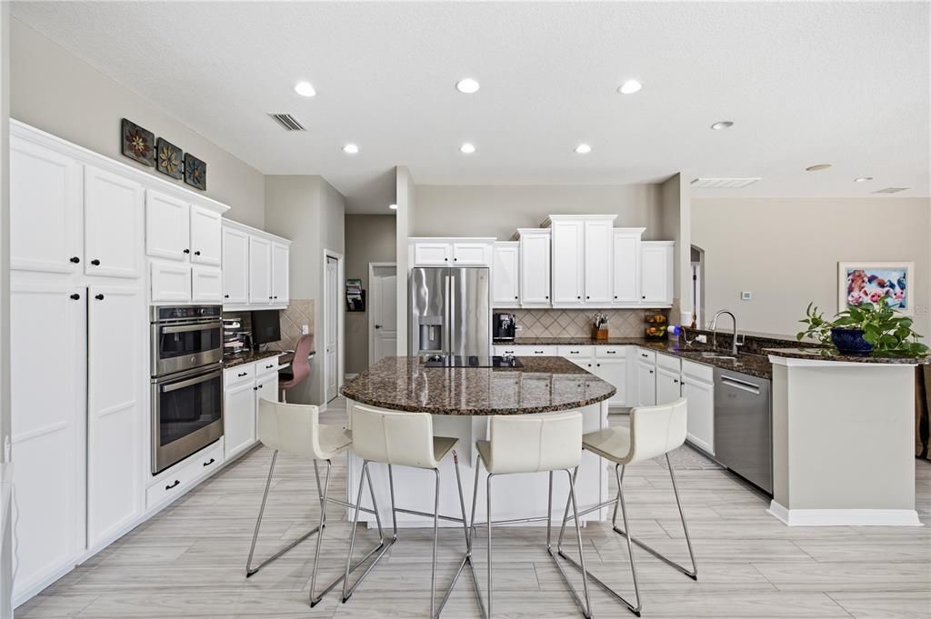 For Sale: $689,900 (4 beds, 3 baths, 2884 Square Feet)