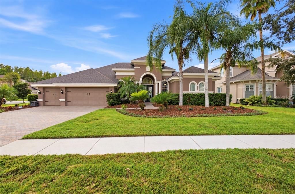 For Sale: $689,900 (4 beds, 3 baths, 2884 Square Feet)