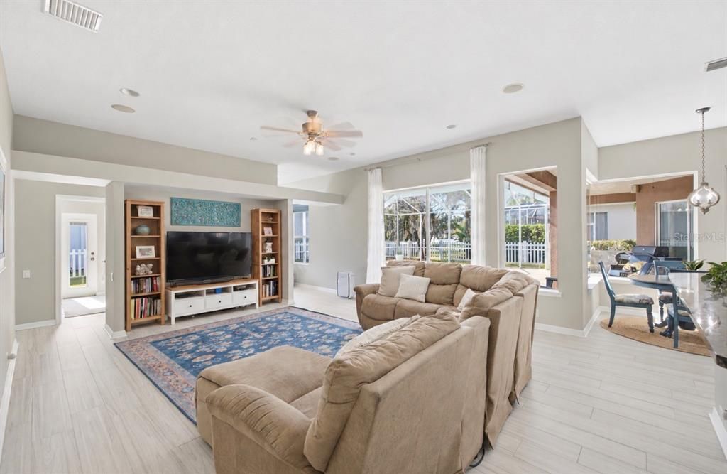 For Sale: $689,900 (4 beds, 3 baths, 2884 Square Feet)