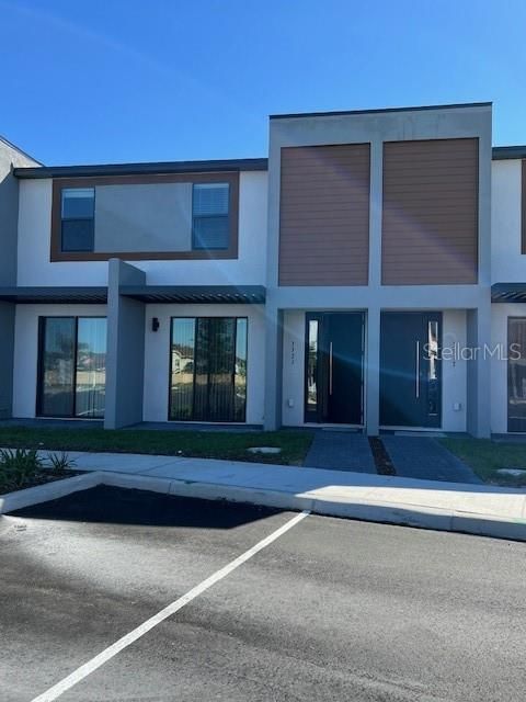 En Venta: $349,000 (3 camas, 3 baños, 1360 Pies cuadrados)