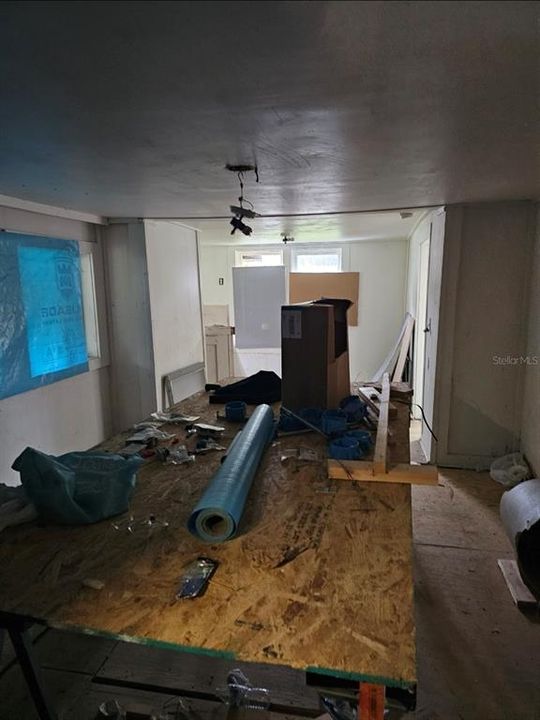 For Sale: $125,000 (3 beds, 1 baths, 928 Square Feet)