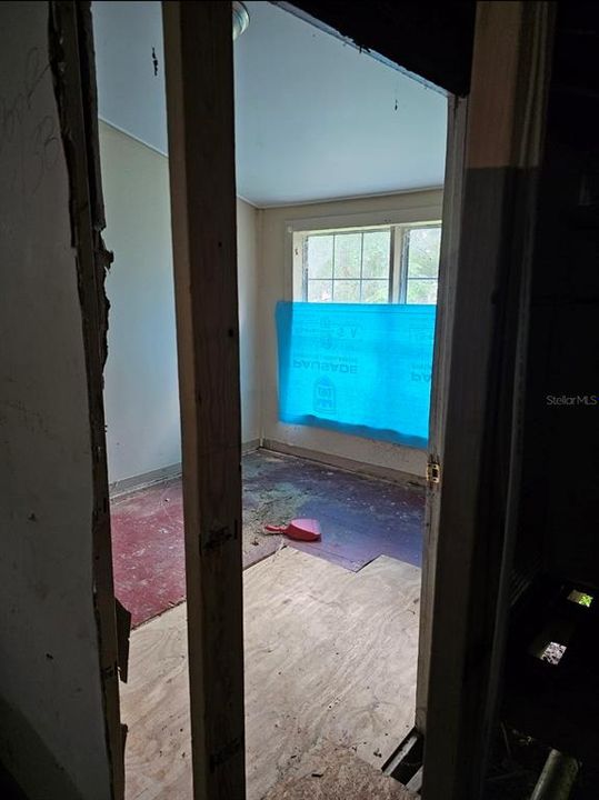 For Sale: $125,000 (3 beds, 1 baths, 928 Square Feet)