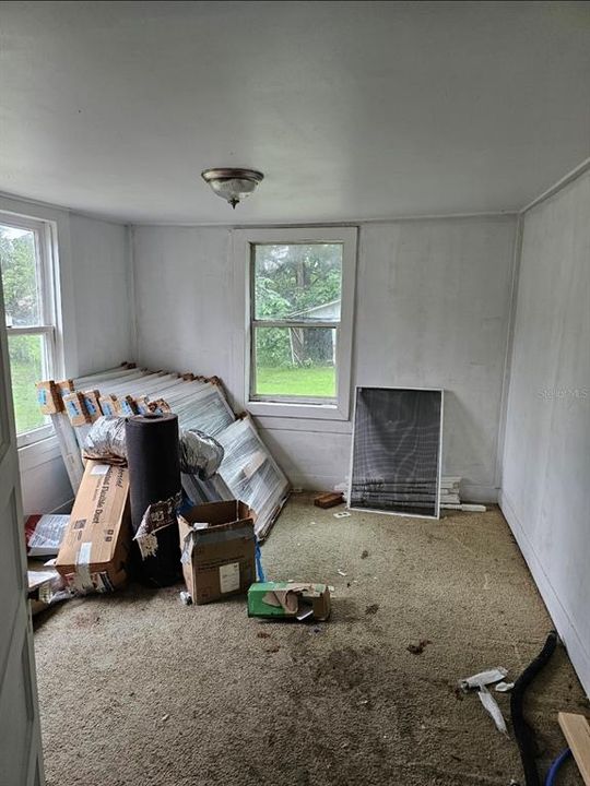 For Sale: $125,000 (3 beds, 1 baths, 928 Square Feet)
