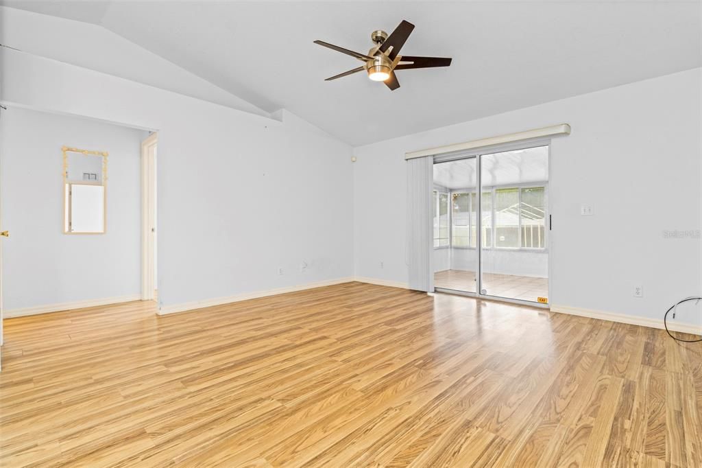 Active With Contract: $205,000 (3 beds, 2 baths, 1108 Square Feet)