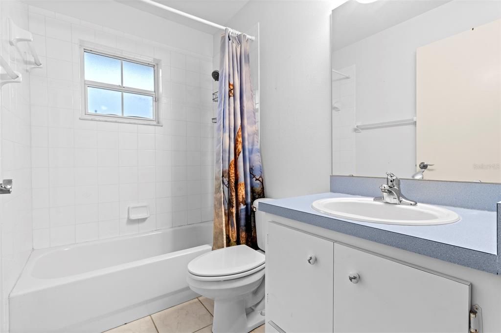 Active With Contract: $205,000 (3 beds, 2 baths, 1108 Square Feet)