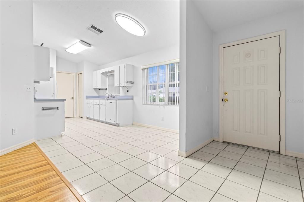 Active With Contract: $205,000 (3 beds, 2 baths, 1108 Square Feet)